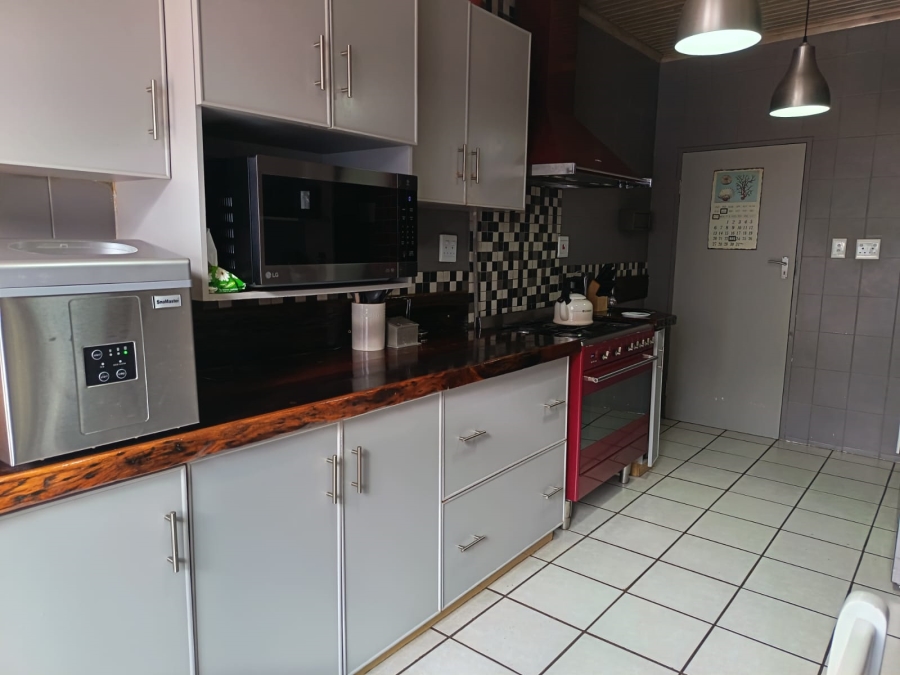 To Let 7 Bedroom Property for Rent in Humansdorp Eastern Cape